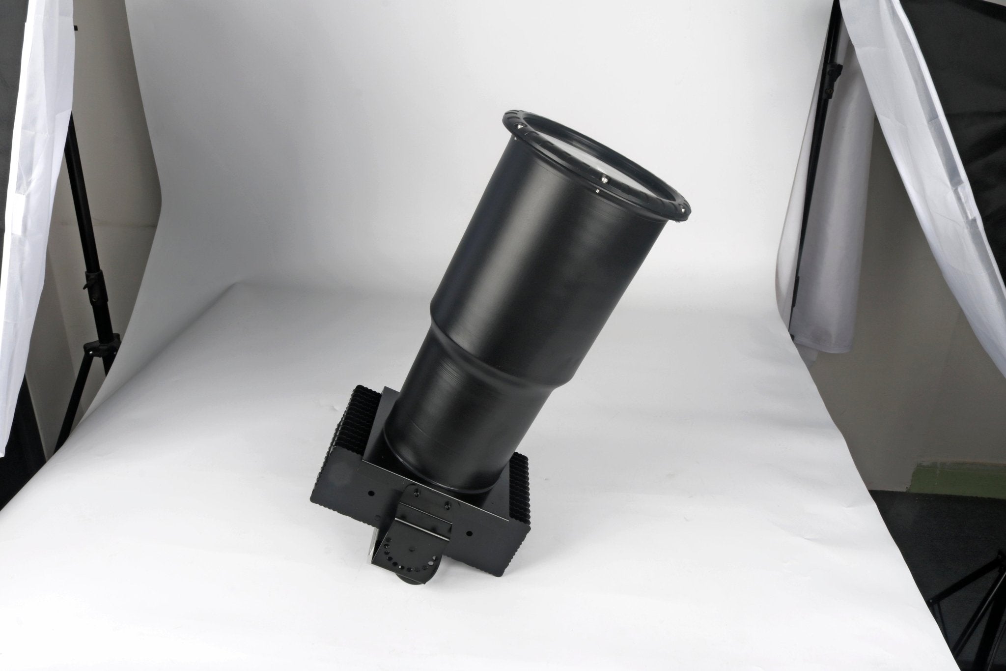 Outdoor Remote Control Rotating LED Searchlight | IP66 Aluminum Housing | 70W-600W Project Lighting - Guzhen LED Flood Light Factory